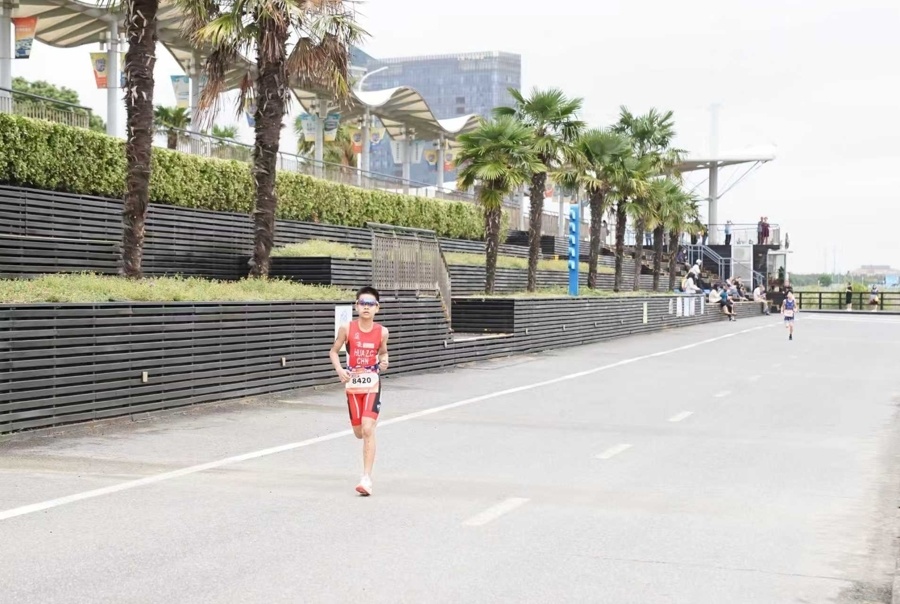 赛道贴合青 赛道贴合青