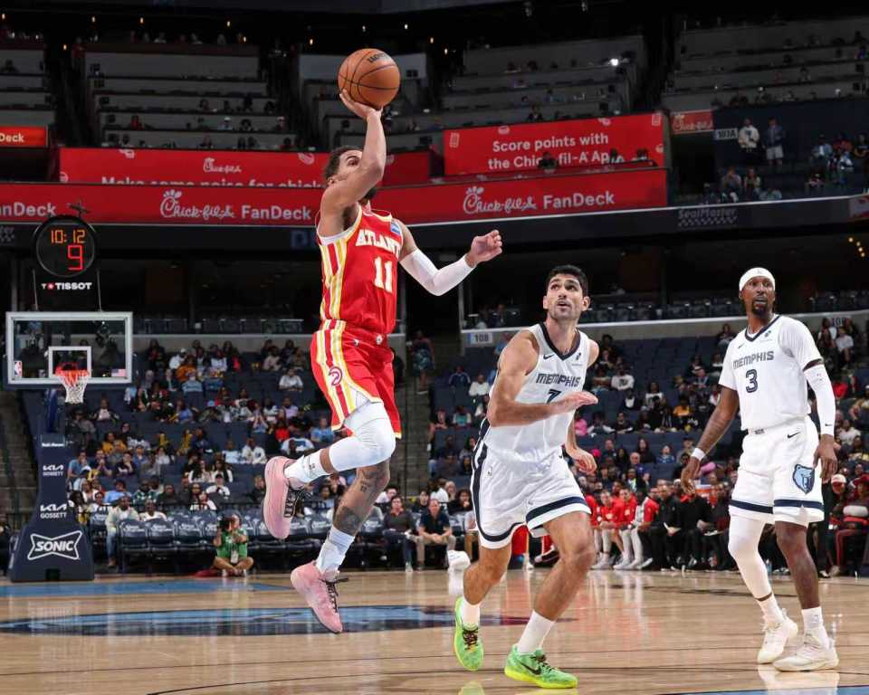 续用团队攻, 最终老鹰险, 人得分上双