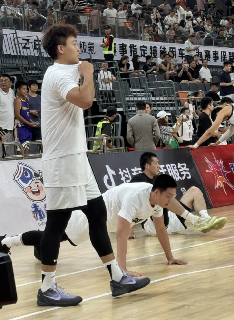 主教练杜锋 主教练杜锋